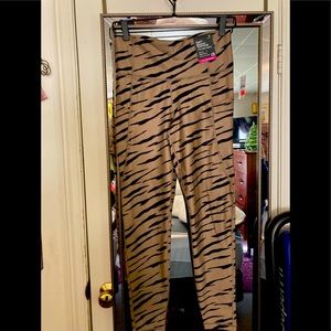 Gap high waisted compression legging. Size small zebra print.